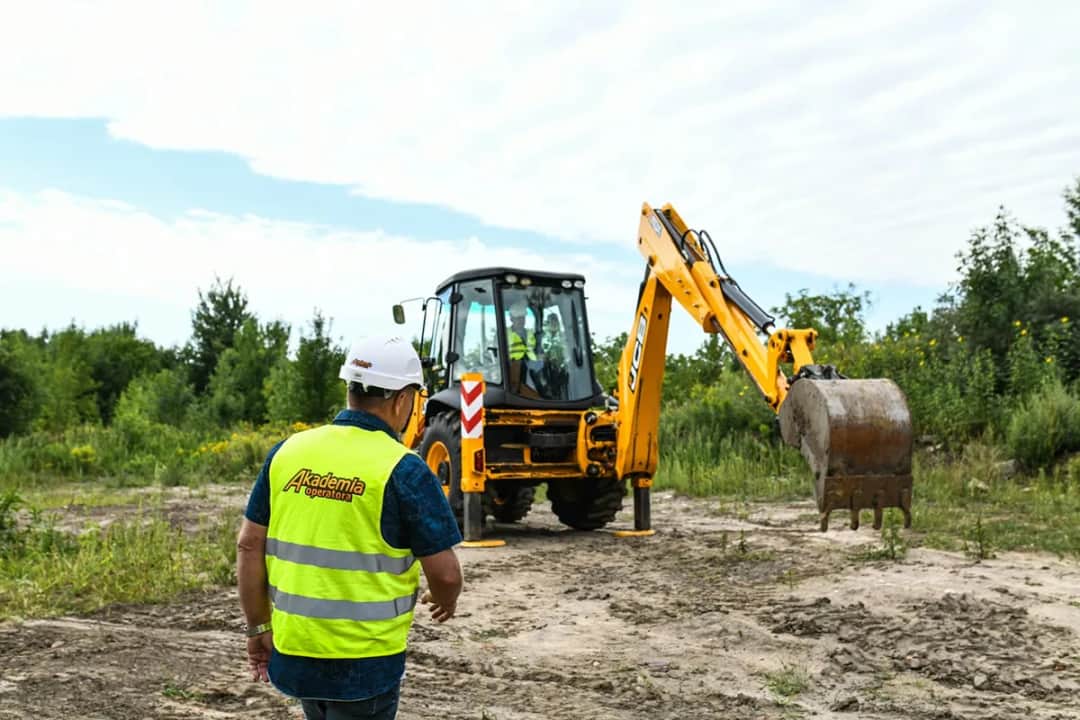 Koszt uprawnień na koparko-ładowarkę 2024: Ile zapłacisz?