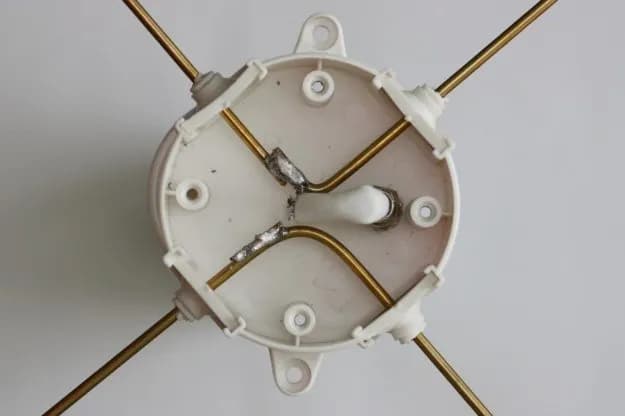 Jak wybrać idealną antenę pokojową z dekoderem DVB-T: poradnik