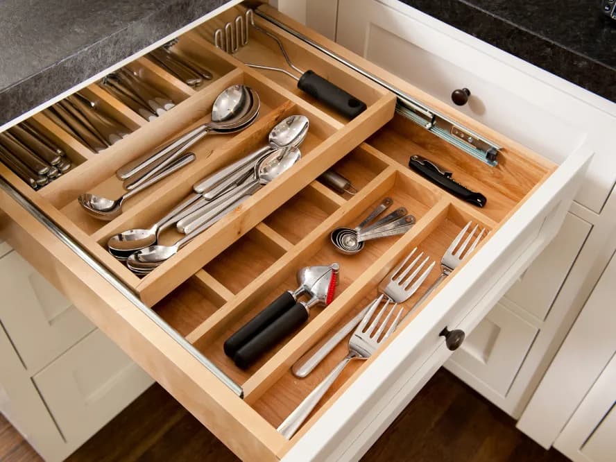 Sprytne haczyki do szafek: Rozwiązania dla małych przestrzeni