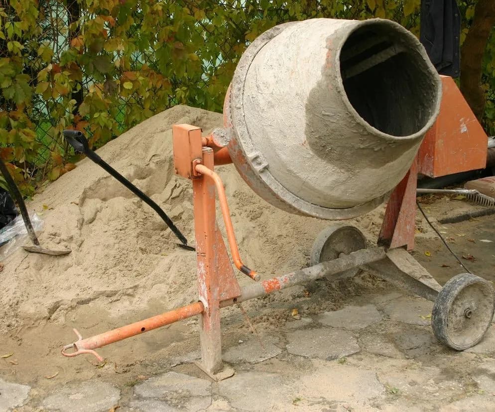 Jak zrobić beton B15 w betoniarce - uniknij najczęstszych błędów