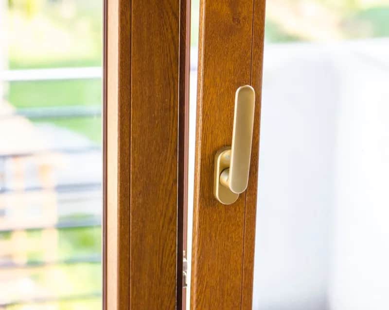 Remont drzwi i złote klamki - porady eksperta jak zrobić to perfekcyjnie