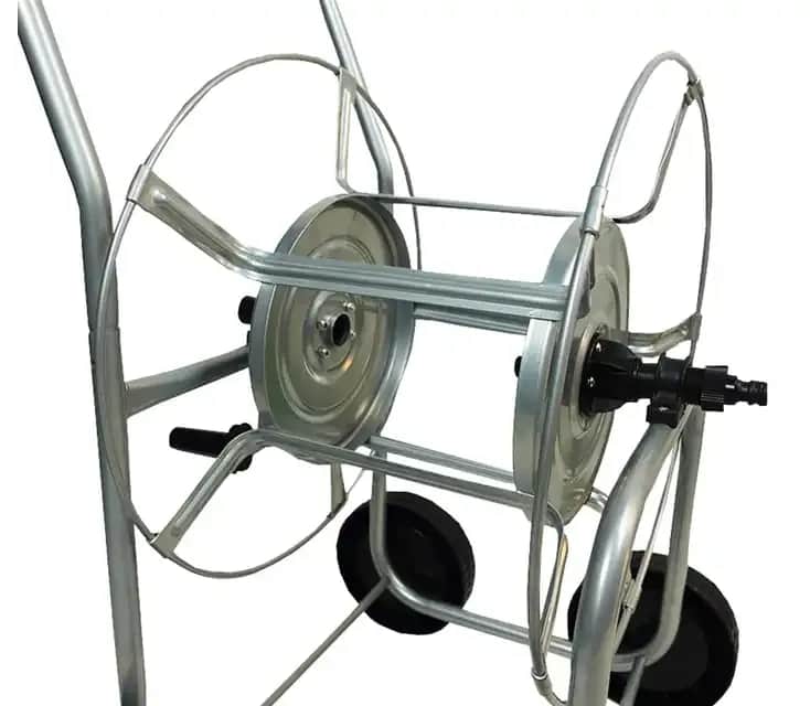 Wózek na wąż ogrodowy 3/4: Koniec bałaganu w ogrodzie?