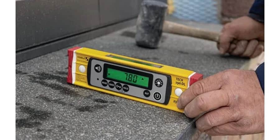 Co to poziomica? Poznaj jej rodzaje i zastosowanie w budownictwie