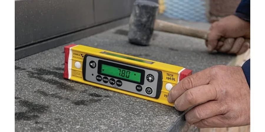 Co to poziomica? Poznaj jej rodzaje i zastosowanie w budownictwie