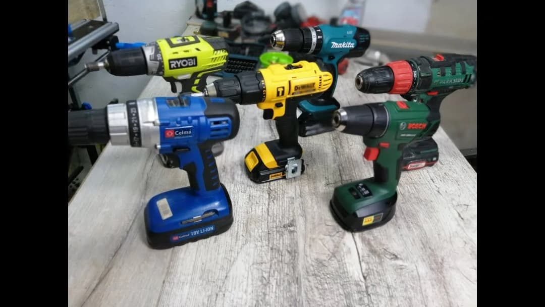 Bosch czy Makita? Porównanie wkrętarek 18V dla profesjonalistów