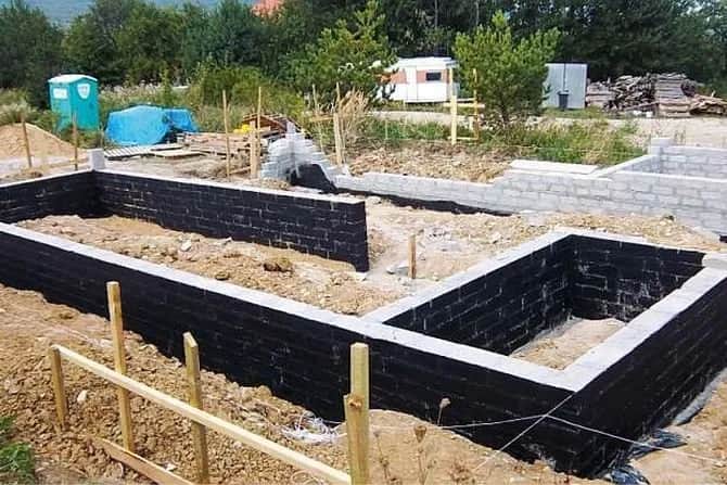 Jak uszczelnić przeciekający fundament: skuteczna naprawa krok po kroku