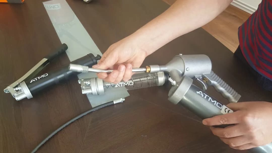 Wkład do smarownicy: Jak przedłużyć życie swojej maszyny?