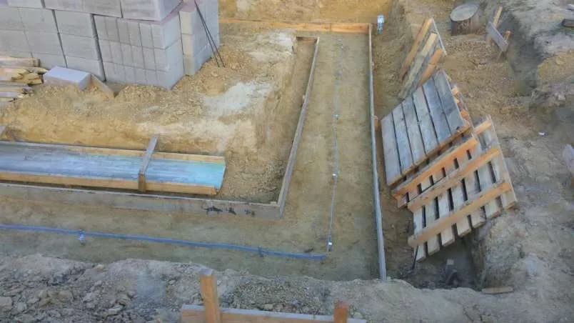 Jak samodzielnie zbudować solidne fundamenty domu - poradnik krok po kroku