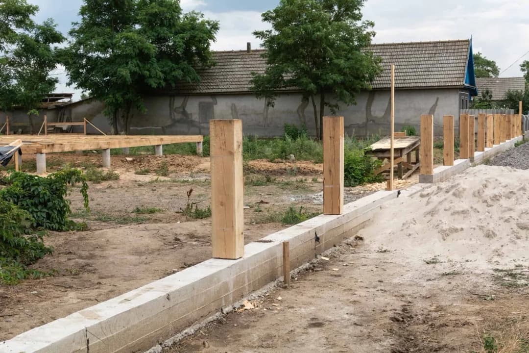 Jak Zrobić Solidny Fundament Pod Ogrodzenie - Kompletny Poradnik Krok po Kroku