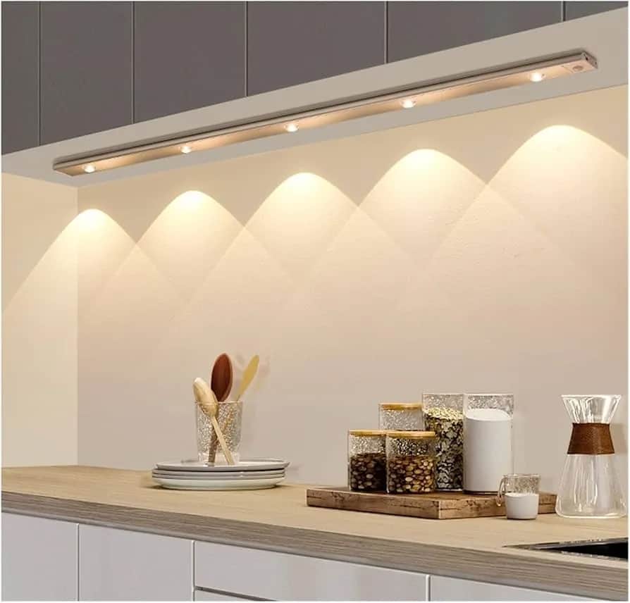 Oświetlenie pod szafki kuchenne z czujnikiem ruchu: Praktyczny wybór