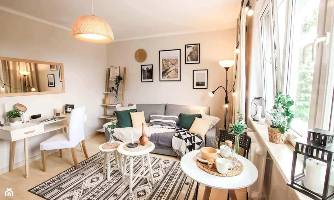 Jak kreatywnie zaaranżować mały salon w bloku: praktyczny poradnik