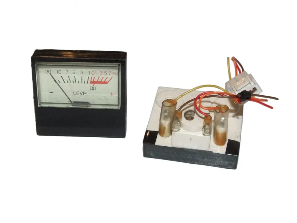 Wskaźnik wysterowania wychyłowy - czym jest i jak działa? Kluczowe zastosowania w sprzęcie audio i elektronice