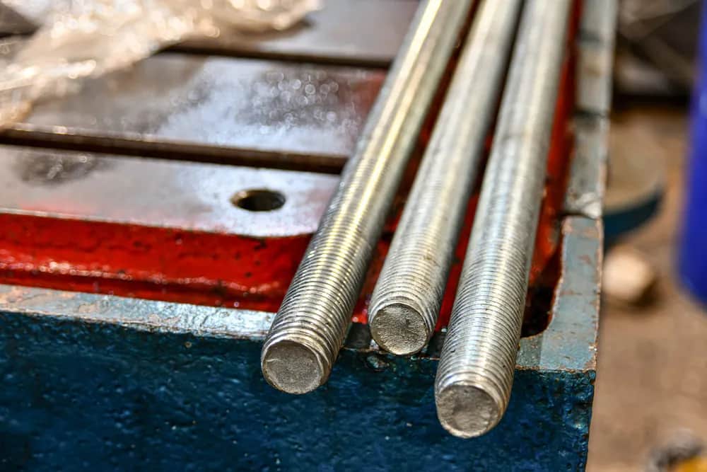 5 najczęstszych błędów podczas montażu prętów gwintowanych. Jak ich uniknąć?