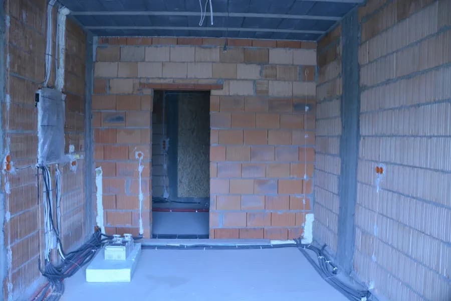 Jak prawidłowo wybrać gniazdka do garażu: praktyczny poradnik 2025