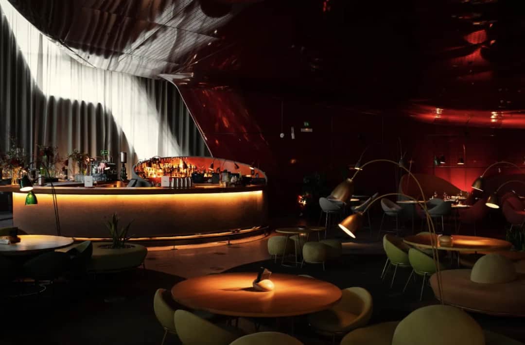 Atmosfera w stylu luksusowej rozrywki – jak tworzyć wnętrza, które budzą emocje i przyciągają uwagę