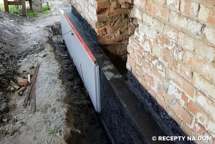 Jak skutecznie zabezpieczyć stare fundamenty przed wilgocią - porady ekspertów