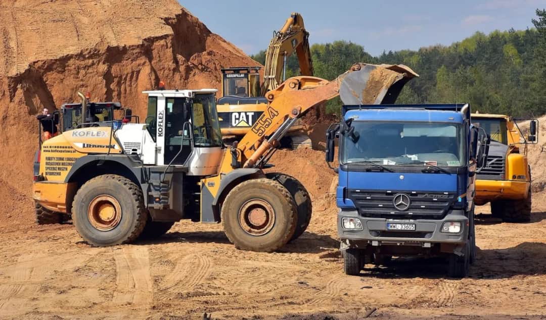 Ile trwa kurs na koparkę? Sprawdź czas szkolenia i szczegóły