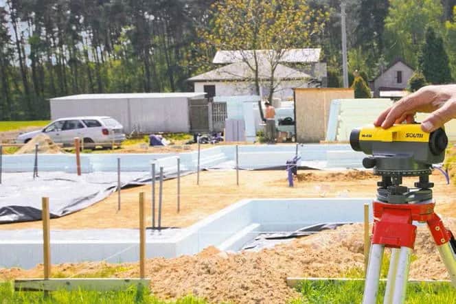 Co robi geodeta przy budowie domu? Kluczowe zadania na każdym etapie