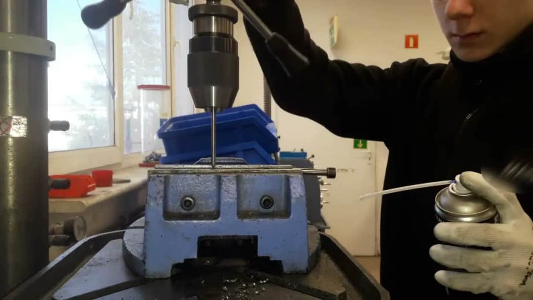 Jakie wiertło pod gwint M8 wybrać, aby uniknąć problemów z gwintowaniem?