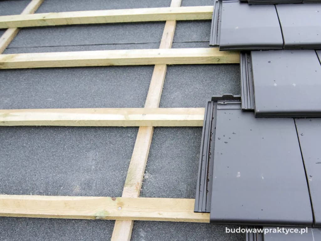 Długość gwoździ do deskowania dachu: Jak wybrać idealne?