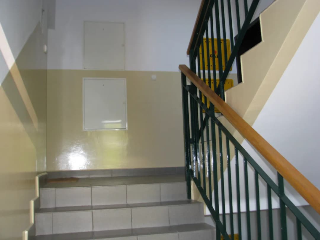 Ile kosztuje remont klatki schodowej? Poznaj ceny i oszczędności